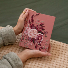 Load image into Gallery viewer, CSB Notetaking Bible: Rosedal Theme