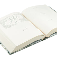 Load image into Gallery viewer, ONE THING I ASK 5-YEAR PRAYER JOURNAL: VICTORIA THEME