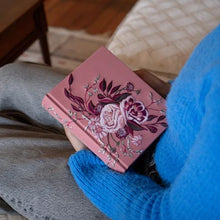 Load image into Gallery viewer, CSB Notetaking Bible: Rosedal Theme
