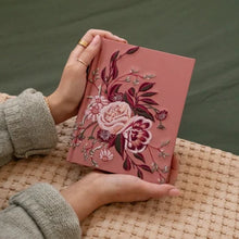 Load image into Gallery viewer, CSB Notetaking Bible: Rosedal Theme
