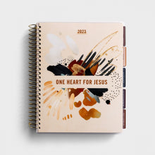 Load image into Gallery viewer, (in)courage - One Heart For Jesus - 2022-2023 18-Month Agenda Planner
